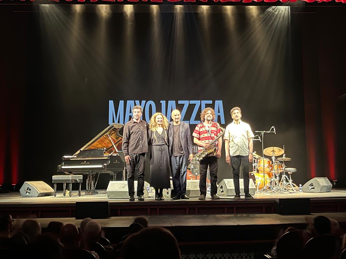 ituroberto's tweet photo. Esta noche, MayoJazzea se h despedido con Carme Canela &amp; Miguel Villar Quintet: la calidez de la voz, la elegancia del saxo y un homenaje a Jobim, Guinga y Toninho Horta para cerrar un mes de jazz compartido, emoción y cultura abierta a La Rioja.
@lariojaorg https://t.co/S2nndVpGVs