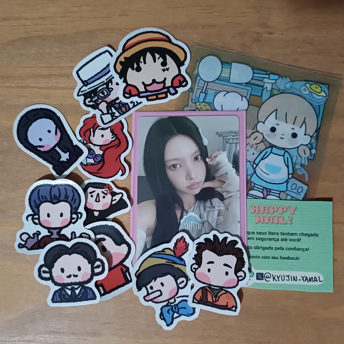 pochizyo's tweet photo. feedback positivo p/ @kyujin_yamal que me vendeu essa yunah, chegou bem embalado e com esses mimos lindíssimos!! https://t.co/FYHWrb5K3M