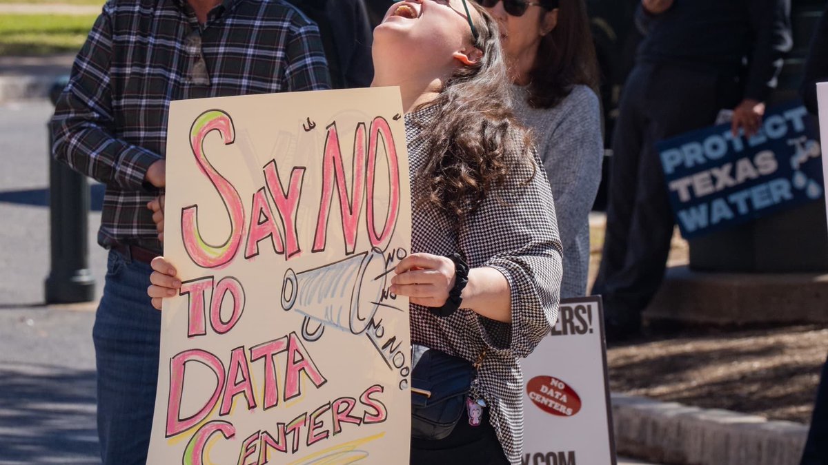 Data_Awards's tweet photo. Americans oppose huge AI data centers in their towns. Tiny ones in their homes may be a different story - CNBC

https://t.co/TfLKHCwVDP

#datatech #bigdata #analytics #datascience #businessintelligence #datastorage https://t.co/SKhcDMV6Jm