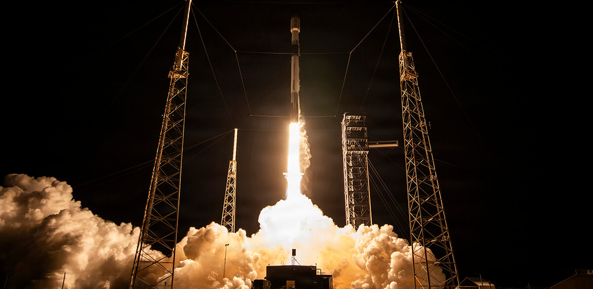 TVMarketsES's tweet photo. SpaceX fue adjudicada con un contrato de US$2.290 millones por parte de la Fuerza Espacial de EE.UU. 🛰️📡🇺🇸

El objetivo es desarrollar una red de datos espaciales para comunicaciones y transferencia de información en órbita.

Por ahora, no se especifican plazos, alcance técnico detallado, ni etapas de implementación.

Este tipo de contratos suele enmarcarse en la modernización de infraestructura espacial y en la interconexión de satélites y sistemas de tierra. 🤝

Contenido informativo. No es asesoría financiera.
