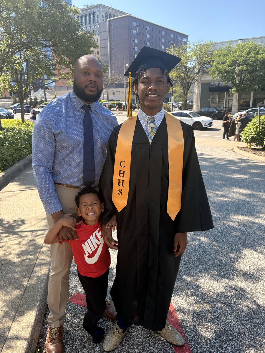 hamp_dachamp15's tweet photo. Thank you Jesus! Some people will never know the feeling. Raising a child is definitely a task. But raising a male in Cleveland Ohio to be a high school graduate.. That is next level. Canโt thank God enough for keeping my child safe ๐ฅบ
#graduation
#cleheights
#proudparent https://t.co/X3HkO9qai1