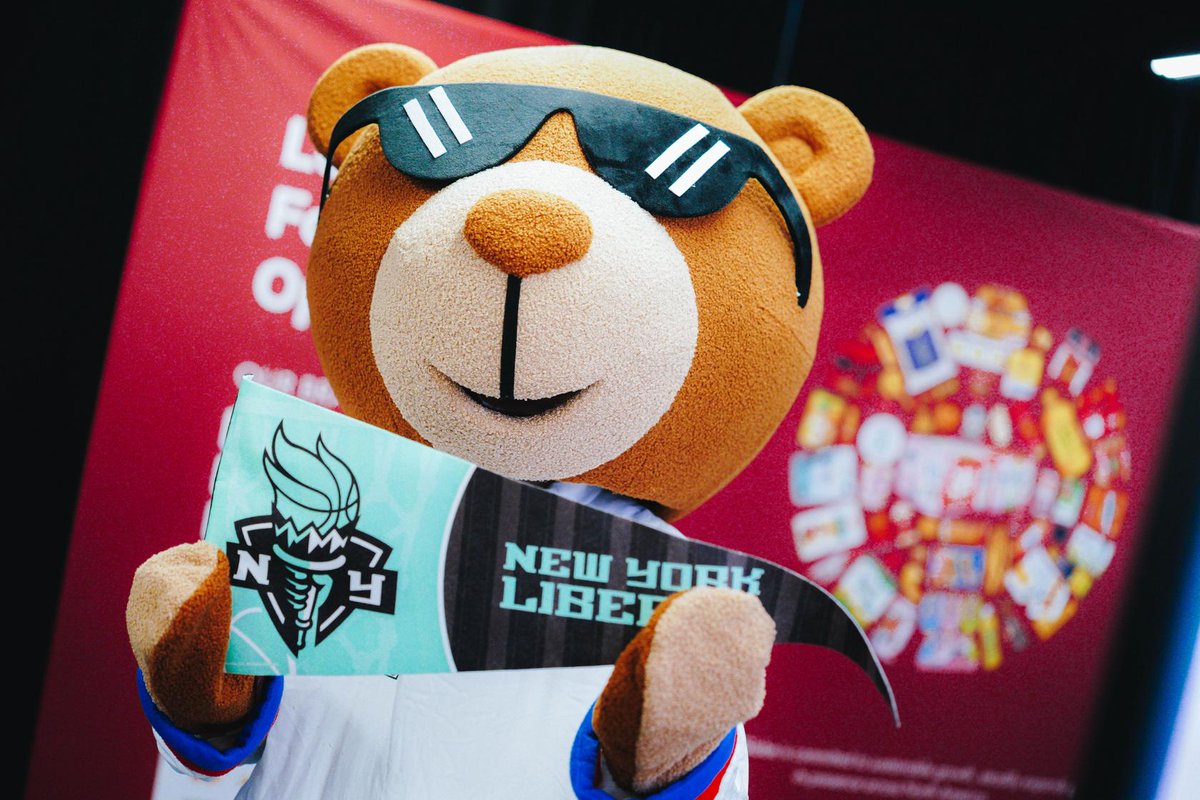 OCMFoods's tweet photo. OCM Foods successfully brought the energy of Asian food culture to the heart of New York City during the recent NY Liberty AAPI Night at Barclays Center.
#OCMFoods #OCMSnackFestival #BarclaysCenter #NewYorkLiberty #AAPINight #AsianFood #AsianSnacks #AAPIHeritageMonth https://t.co/ycbCfhfaR2