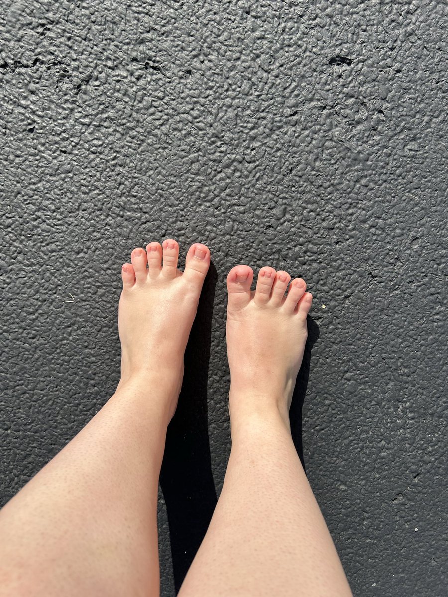 prettypetitefeet 💌 tweet media