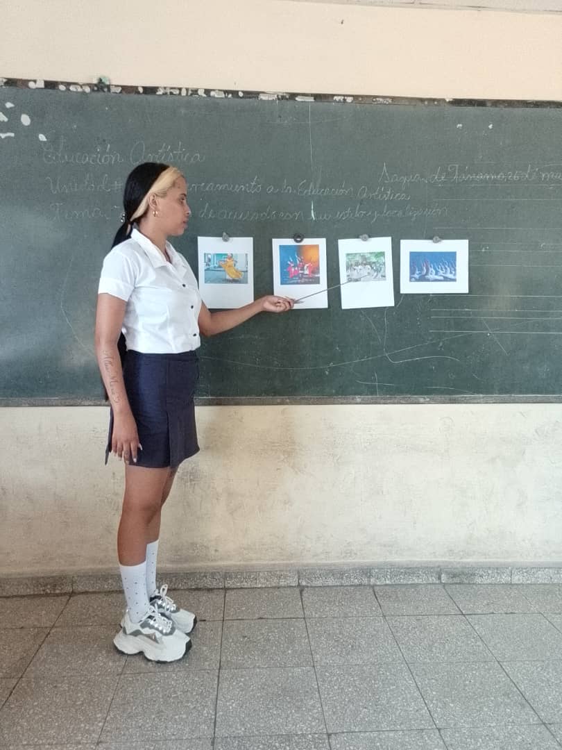 roberto287841's tweet photo. @DMESaguaDeT 
Se realiza la presentación del ejercicio final para la culminación de estudios de los educandos de la carrera de Educación Artística con buenos resultados. Muchas felicidades. Éxitos en la vida profesional.
#HonorHolguinero
#EducaciónDeCalidad
#DPEHolguín https://t.co/qyaJhpqqIm