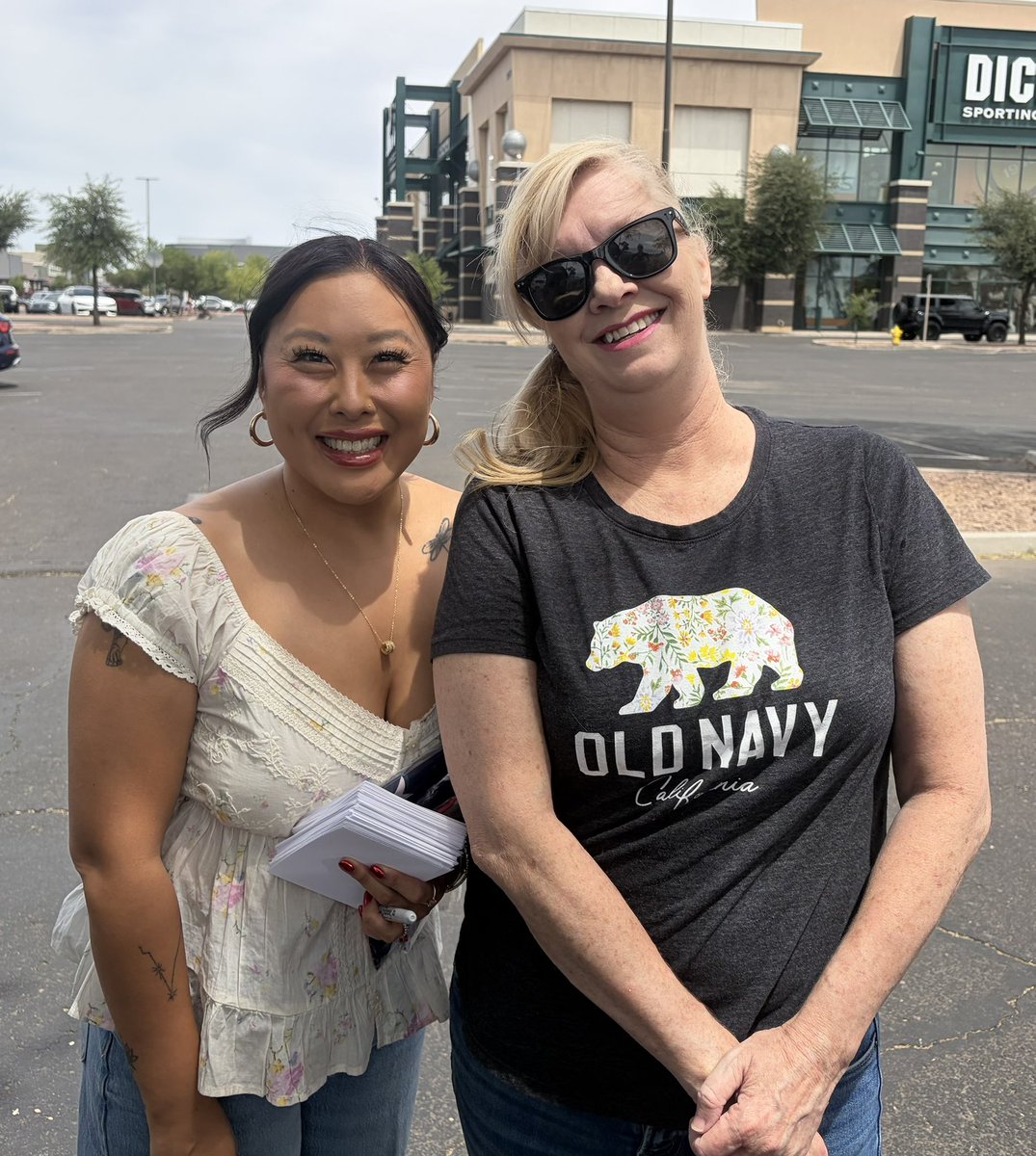 DaveHeids's tweet photo. Danielle and Beth are out every day being neighbourly,  talking with like minded people that live around them.
Love working with these two amazing women who are helping keep Arizona 🔴.  
Come join us 👍🏻. https://t.co/Ah1gonWbWh https://t.co/wP5Ahfbugx