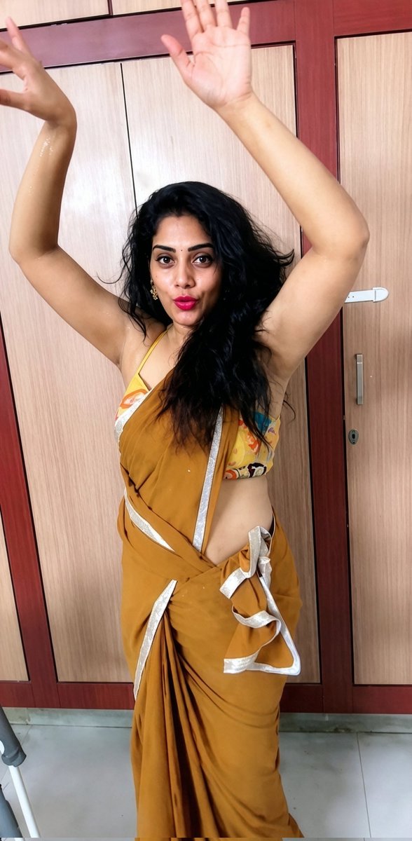 bottlecap_7's tweet photo. Enti idhi mugguru pillala talli anta ga. Kasi munda aina entha sexy ga vunnave, ni palakova lanti sankallo jilebhi rasam posi mari  naakali, ni puku rasalu inka entha taste ga vuntayo. Dengi gudda puku pagaladengi  deeni mokam meeda kaarchali https://t.co/lJ7n8SKYLs