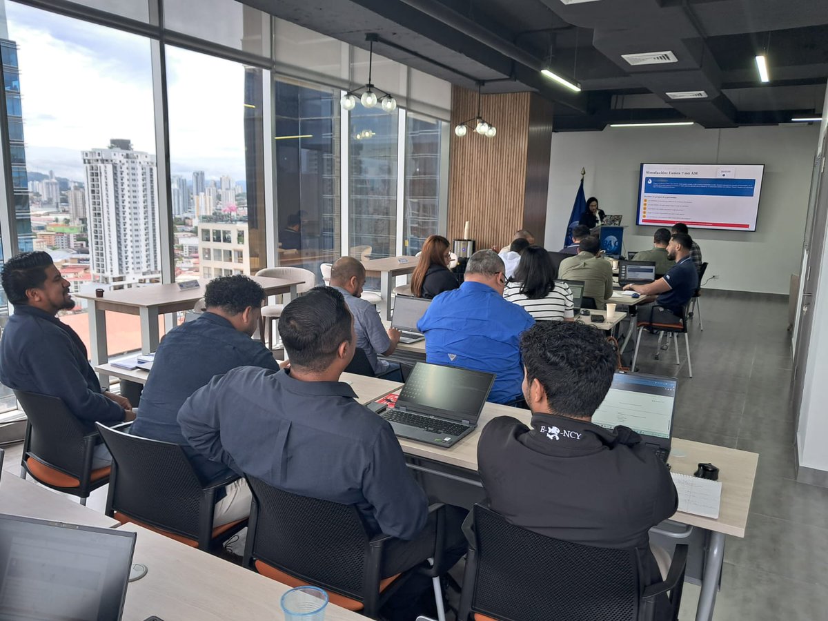 BascPanama's tweet photo. 🔐16 Empresas Certificadas #BASC fortaleciendo el comercio seguro desde la ciberseguridad culminaron la Masterclass de Ciberseguridad y Prevención del Cibercrimen, reafirmando que la seguridad digital también protege la carga, las operaciones y la confianza en la cadena logística https://t.co/vxqPJyCG7d