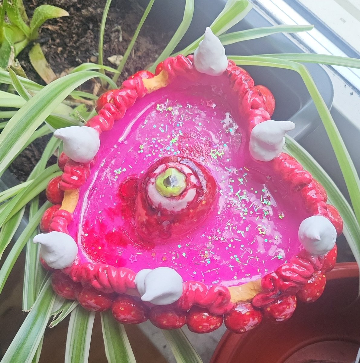 arts_demon's tweet photo. Gutsy ashtray 👁🫦👁 https://t.co/AlIEyPwb1X