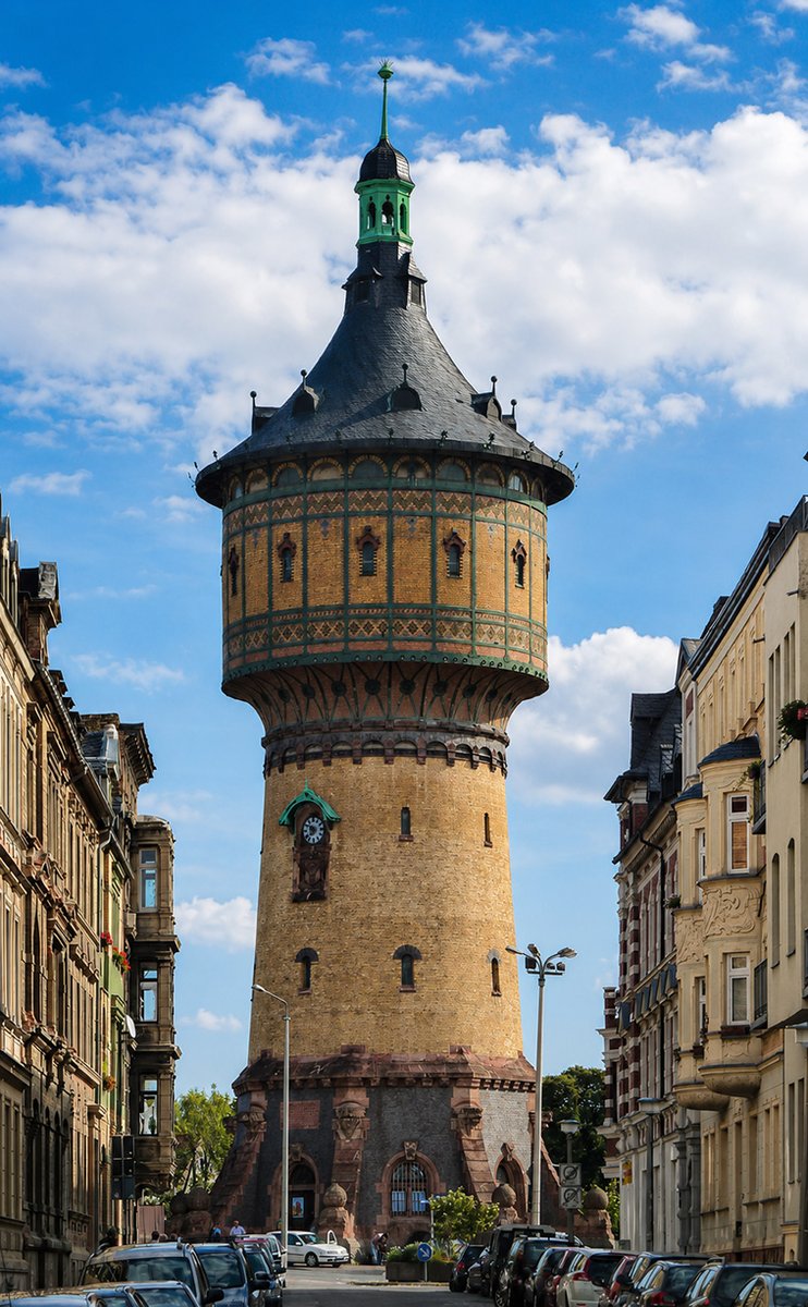 archpng's tweet photo. Wasserturm Nord in Halle, Germany — a 54 m / 177 ft water tower built between 1897 and 1899. https://t.co/MAKyaeGaVA