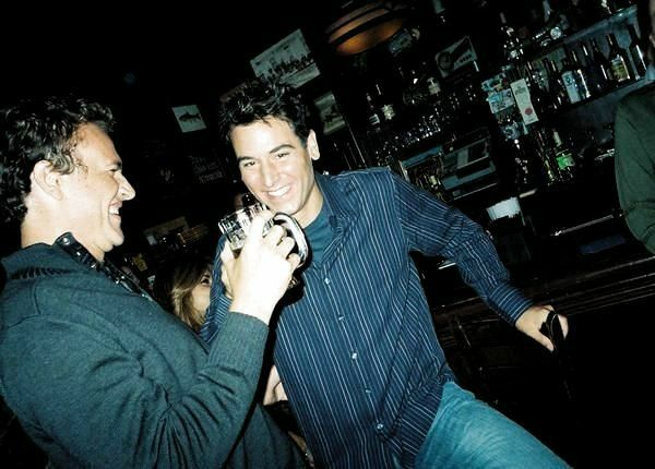 cinevow's tweet photo. Josh Radnor and Jason Segel in How I Met Your Mother, 2005-2014 https://t.co/VhHtGdcW26