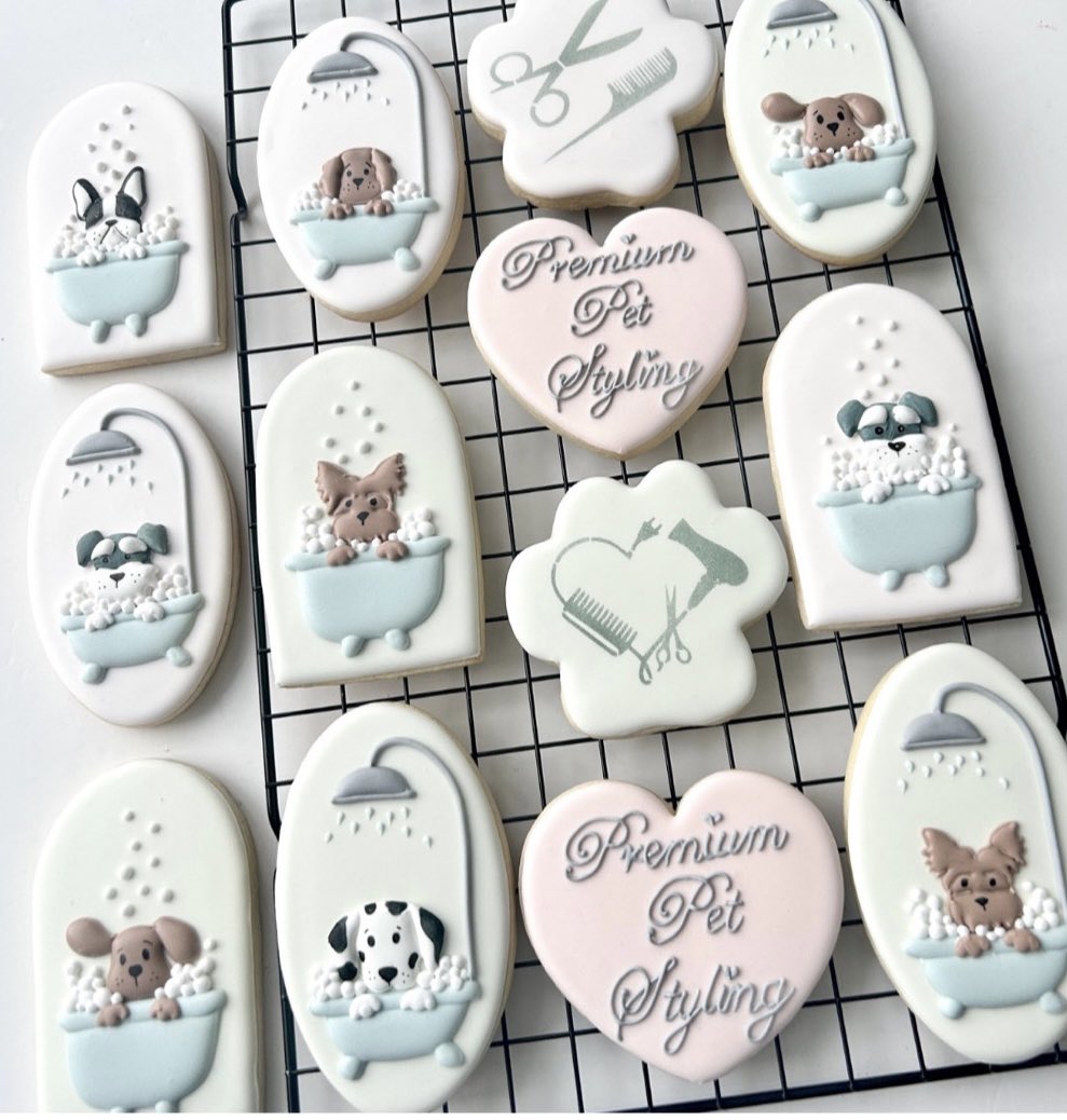 StylingPet's tweet photo. The way to a Dog Groomers Heart ❤️ is receiving these custom made cookies from @munrocookieco #yeg #edmontonalberta #yegsmallbusiness 
Thank you 🙏🏻 https://t.co/ZuqSickPnS