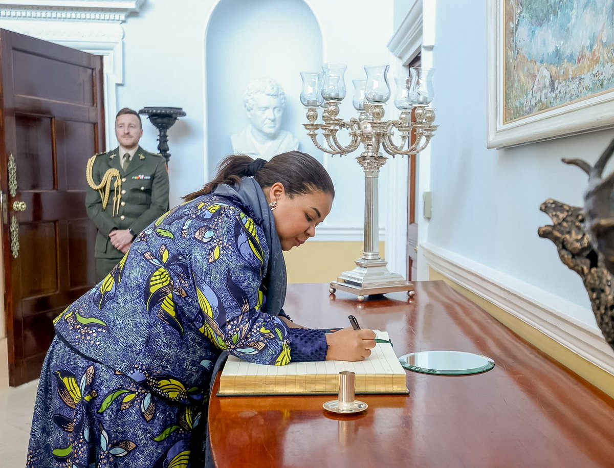 RDC_Minafet's tweet photo. 🇨🇩🇮🇪 | Ce jeudi 28 mai 2026 à Dublin, S.E. Mme Thérèse Kayikwamba Wagner (@RDCongoMAE), Ministre d’État, Ministre des Affaires étrangères de la RDC, a été reçue par S.E. Mme Catherine Connolly (@PresidentIRL), Présidente de l’Irlande.

Au coeur des échanges : le décès tragique de M. Yves Sakila, ressortissant congolais de 35 ans décédé à Dublin. 

La Ministre d’État a pris acte de l’ouverture d’une enquête judiciaire indépendante par les autorités irlandaises compétentes, tout en appelant à des investigations transparentes, impartiales et diligentes.

La RDC réaffirme son attachement à la protection des droits et de la dignité de ses ressortissants vivant à l’étranger, ainsi qu’à la lutte contre toutes formes de discrimination et de stigmatisation.

@Presidence_RDC 
@PrimatureRDC 
@Com_mediasRDC