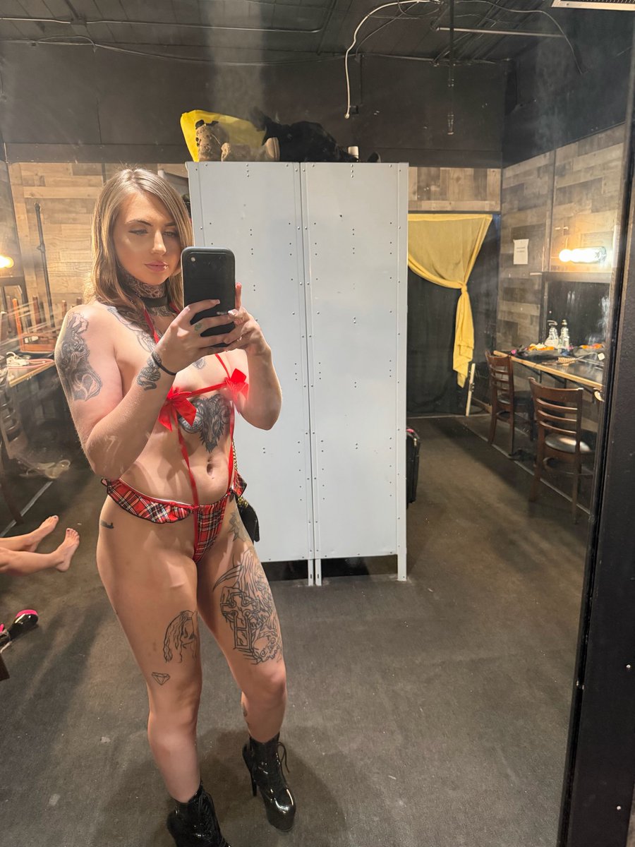 DatingLexaPrice's tweet photo. At the old dolphin tonight tomorrow and Saturday 2-10😘 would love to put this ass in your face https://t.co/IIuYhCHoac