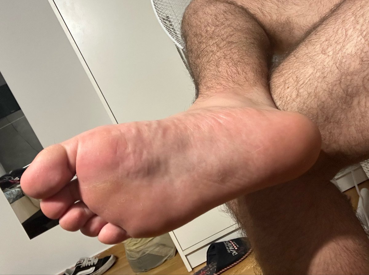 PrettyBoyFeett's tweet photo. Can't sleep, so I'm playing with angles 👀 DMs are waiting...

#feetfetısh #footfetısh #fetish #soles #malefeet #dm https://t.co/ijwDEanxri
