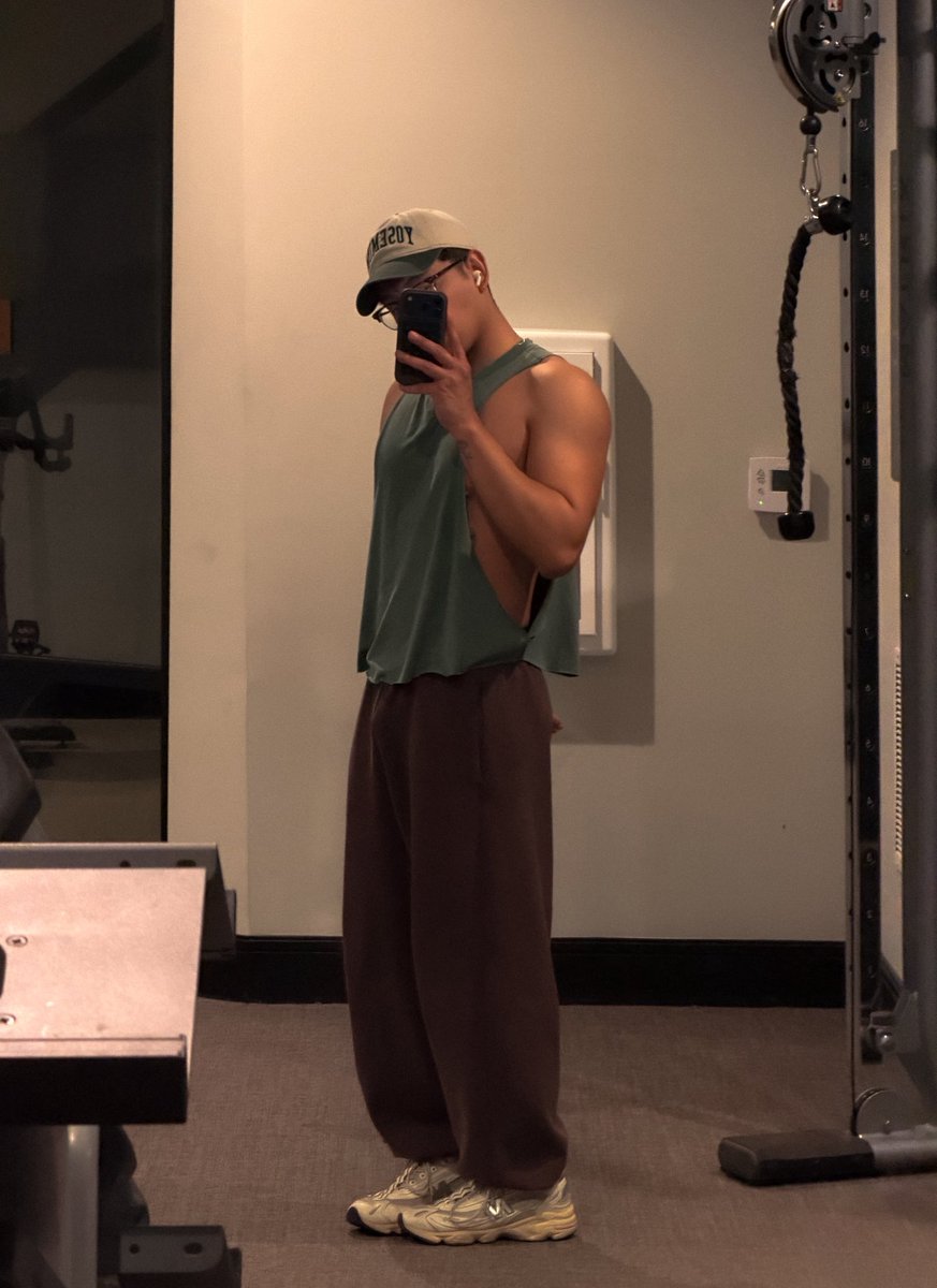 frxncsal's tweet photo. gym night https://t.co/esfojQbCXs