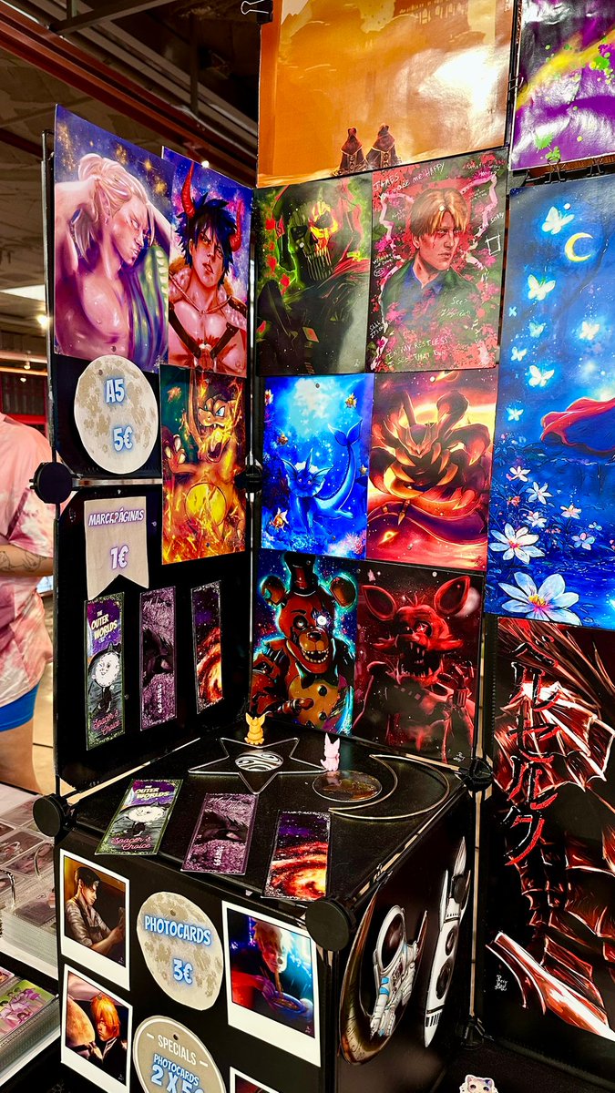 Revy_Molly's tweet photo. 🐉 Feria Friki del @xmadrid_ 🐉

Después de haber descansado lo oportuno tras esta bonita feria, me paso por aquí para agradecer a todo el mundo que se acercó a mi stand a llevarse un recuerdo de mi arte. También a aquellos que ya me conocían y seguían y que volvieron de nuevo > https://t.co/eu7B2ihOgZ