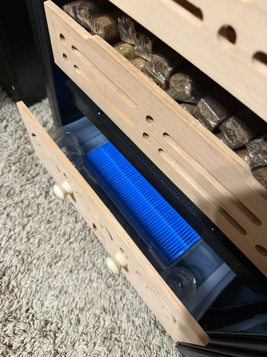 D_To_Tha_J's tweet photo. This Xifei Fanki electric humidor is amazing. This a 105L cabinet with four adjustable trays. There are a few different sizes Available on Amazon and xifeicigaraccessory.con use promo code DJJACKSON for 10% Off. @xifeicigartools #Xifei #Fanki #CigarHumidors #ElectricCigarHumidors https://t.co/xcRrzatnzm