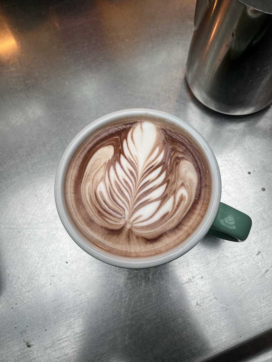 barista baddie 🌖 tweet media