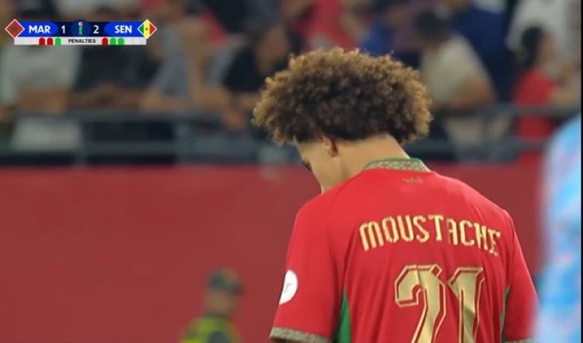 La_Melooow's tweet photo. @ActuFoot_ @CAF_Online Comment tu veux gagner avec des joueurs qui s’appelle Moustache 😂😂😂 https://t.co/gfjKZUIAtM