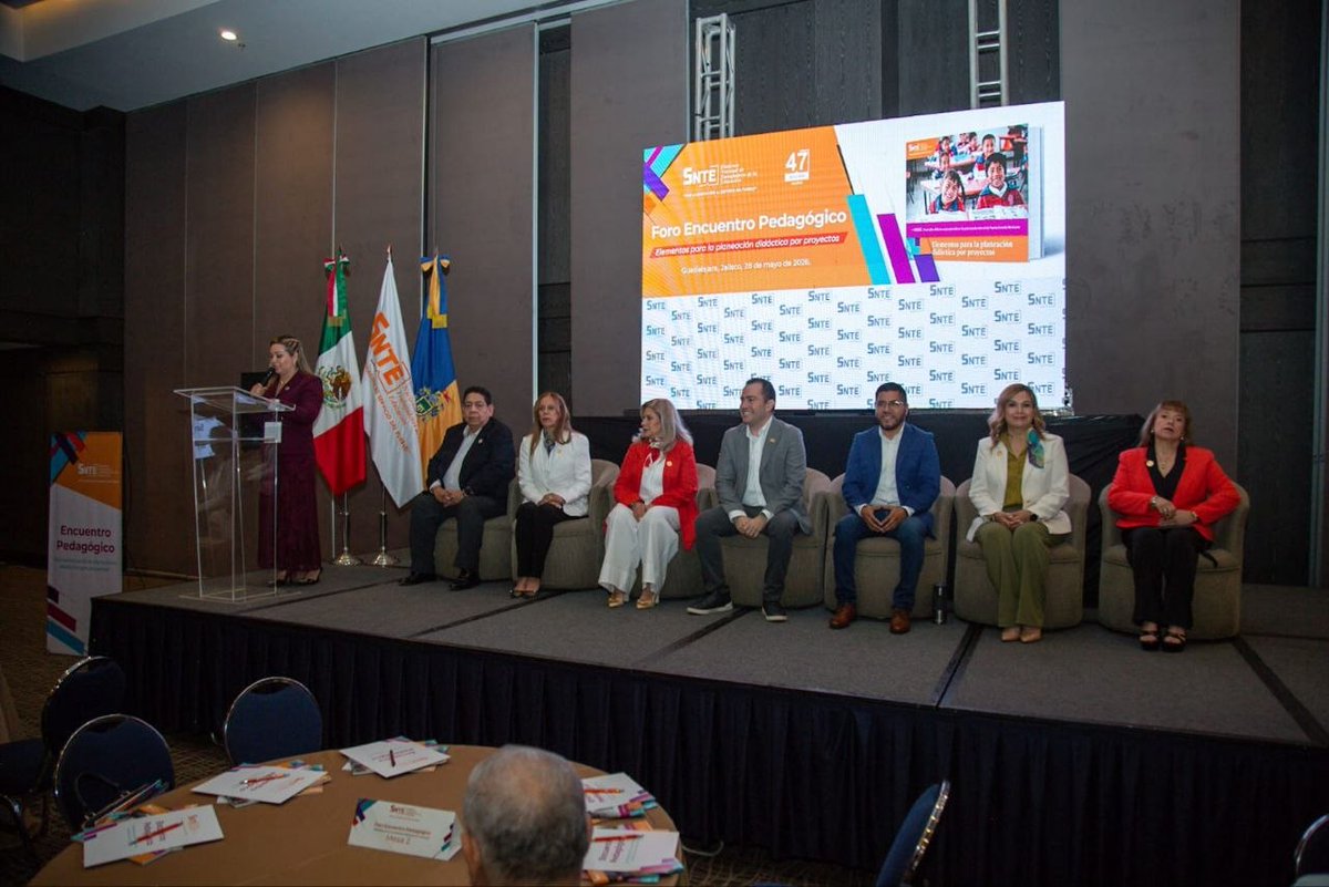 ilichglz's tweet photo. Hoy se realizó el Foro Encuentro Pedagógico “Elementos para la Planeación Didáctica por Proyectos”. 📚✍🏻

Compañeras y compañeros de educación básica compartieron experiencias y herramientas enfocadas en el trabajo educativo dentro de la Nueva Escuela Mexicana. 🙌🏻 https://t.co/fU5DSRwbo4