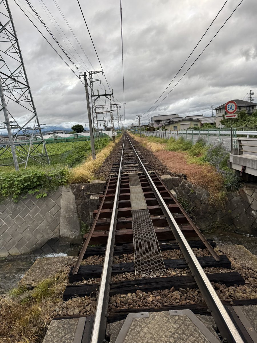kome052's tweet photo. 早寝早起きすぎて早朝お散歩して来た
2時間くらい歩いてた笑
朝のひんやりした空気サイコーやね https://t.co/7SOJJlyONv