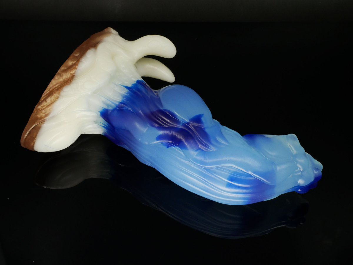 WyvernsVault's tweet photo. It's come to my attention that we left out the two large Obscuras we poured for this upcoming drop, so they are now available! We also have plenty of other brand new friends available 💙 https://t.co/dWk1rZfGwC