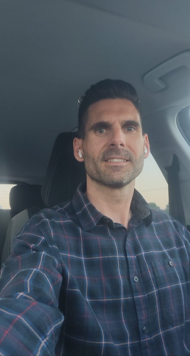 danielescgm's tweet photo. Ayer pase por los micros de @RadioSegovia para hablar de la actualidad @segosala que pasa por el playoff de ascenso⚽🎙️
Y como vivimos a la carrera… tocó atender desde el coche🚗😅
Gracias @radiosegovia por ser uno de los grandes altavoces del club📢❤️
https://t.co/OE92vCjcvw https://t.co/sdocVxq5dm