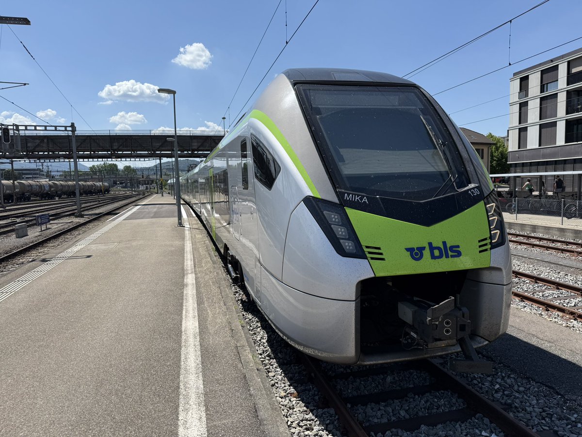 matzelokf's tweet photo. Tag 6 und letzter Tag. Die selbe Tour wie gestern, S3 nach Biel, Kurzpause und Dienstfahrt nach Delémont. Mit einem Mika nach Basel, und mit zweien nach Delémont. Kurzpause und wieder Basel und zurück. Ab nächster Woche gibt es dann Fotos aus dem Tessin. #BLSAG https://t.co/uR77nEFG7Z