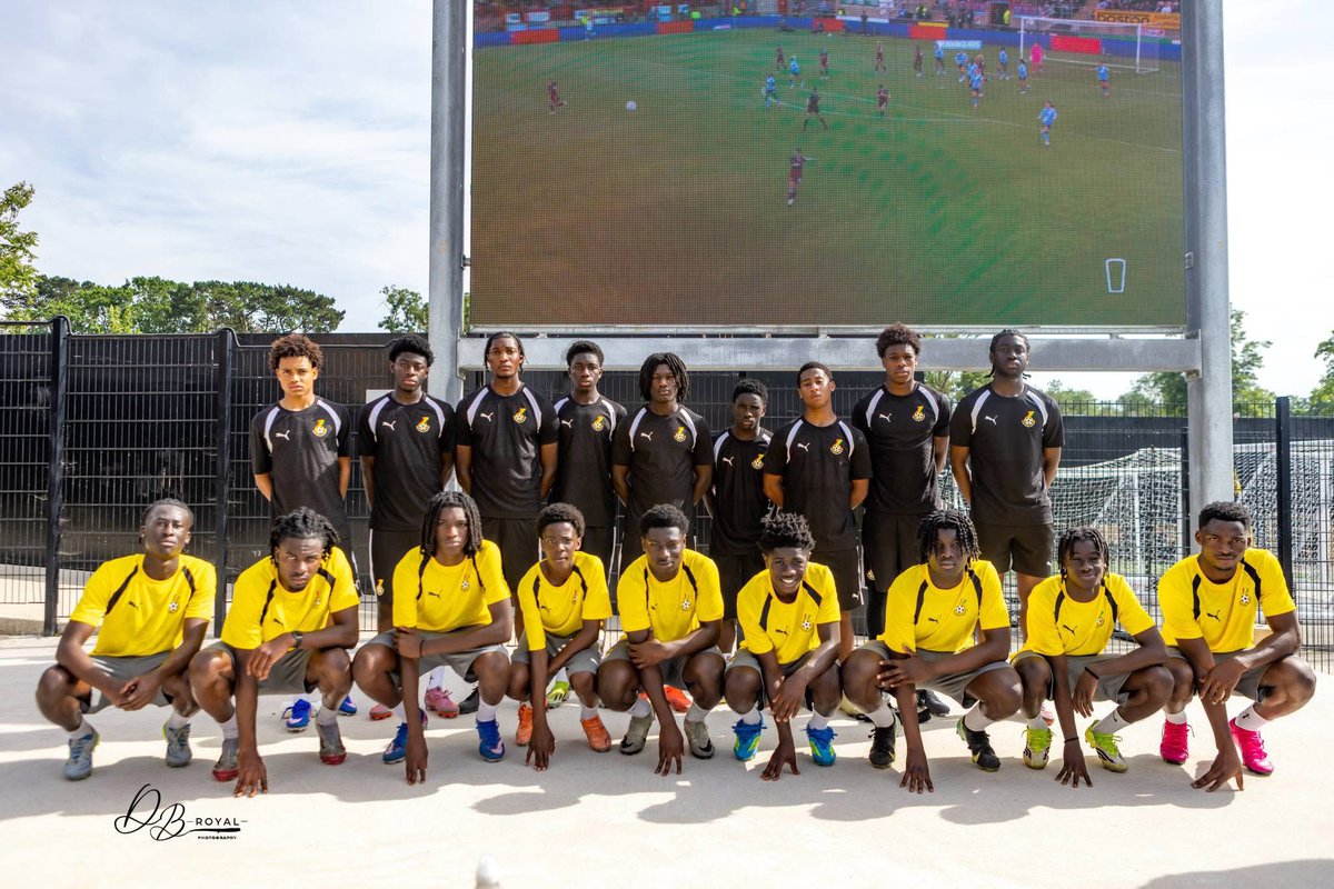 sportworldghana's tweet photo. 40 players of 🇬🇭Ghanaian descent, born in the 🇬🇧UK and currently playing in Category One academies, participated in the inaugural talent identification programme organised by the Ghana Football Association 

The exercise, supported by the GFA in partnership with Coach Hene Sports Club ,  Ghana High Commission United Kingdom , and Prince Lamona Consult, aimed at identifying and engaging top young talents to strengthen Ghana’s national teams for the future.

U15-U20 players from top academies including Chelsea FC, Everton FC, Manchester City FC and Arsenal FC, among others, were assessed by GFA Technical Director Prof. Mintah, FIFA Talent  Coach Stuart McLaren, alongside coaches from Coach Hene Sporting Club, who closely monitored standout performers throughout the session in Bromley.

The Ghana FA is expected to expand the programme to include Category Two and Three academies, as well as grassroots football across the UK and beyond in the coming months.

Via @addojunr