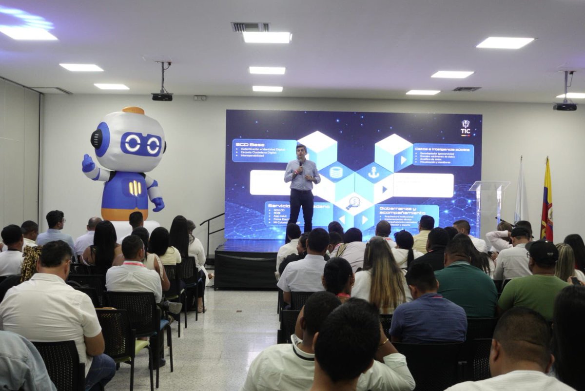 GobDigitalCO's tweet photo. La meta es clara: hacerle la vida más fácil a las personas. 🇨🇴

En #GovCampSantaMarta, el coordinador, Juan Felipe Devia,  explicó cómo los Servicios Ciudadanos Digitales están transformando la gestión pública en las regiones.
¡Más trámites sin filas y a un clic! 💻⚡ https://t.co/wxU0AUuP5X