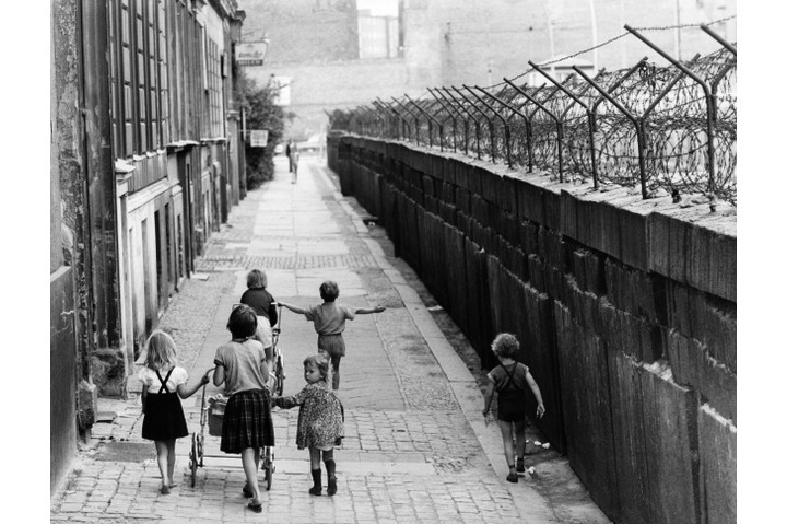 cellomusic12's tweet photo. @PeterSweden7 this isn't exactly new for germany https://t.co/5CP0qNKUKw