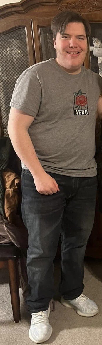 Jun1or's tweet photo. Had a co worker say “Idk why Thomas stopped going to the gym”… yea idk either 🤷🏻‍♂️ (I FUCKING GO 6 DAYS A WEEK… WHAT THE FUCKKKKKK) https://t.co/G5xRyXmAR9