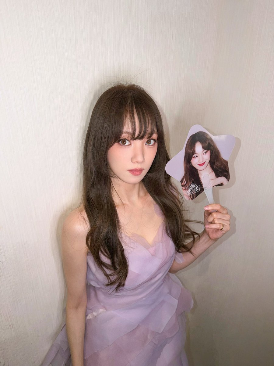 soda__b's tweet photo. 260529 #이성경 인스타

콩콩키라키라2026✨비하인드컷 
반짝이들 사진약속 지키기 위해 열심히 찍어보았다요.
진짜 세팅 짱 빠르게 끝내고 열심히 찍엇서 
좋아해줘..🥹🤍
コンコン★キラキラ2026
# コンコンキラキラ https://t.co/dYd3b6vzCE