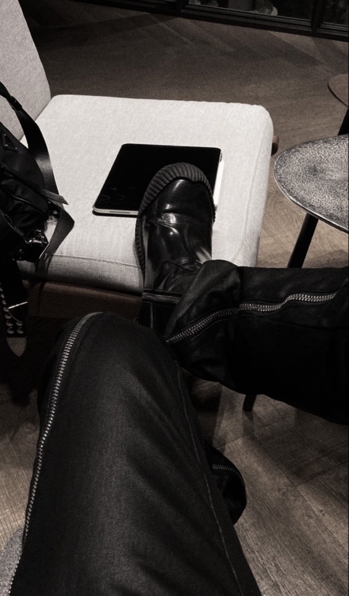 yubayom's tweet photo. Some nights feel like a cigarette burning too close to your fingertips; dangerous, addictive, impossible to put down. https://t.co/k9mDsW5wJL