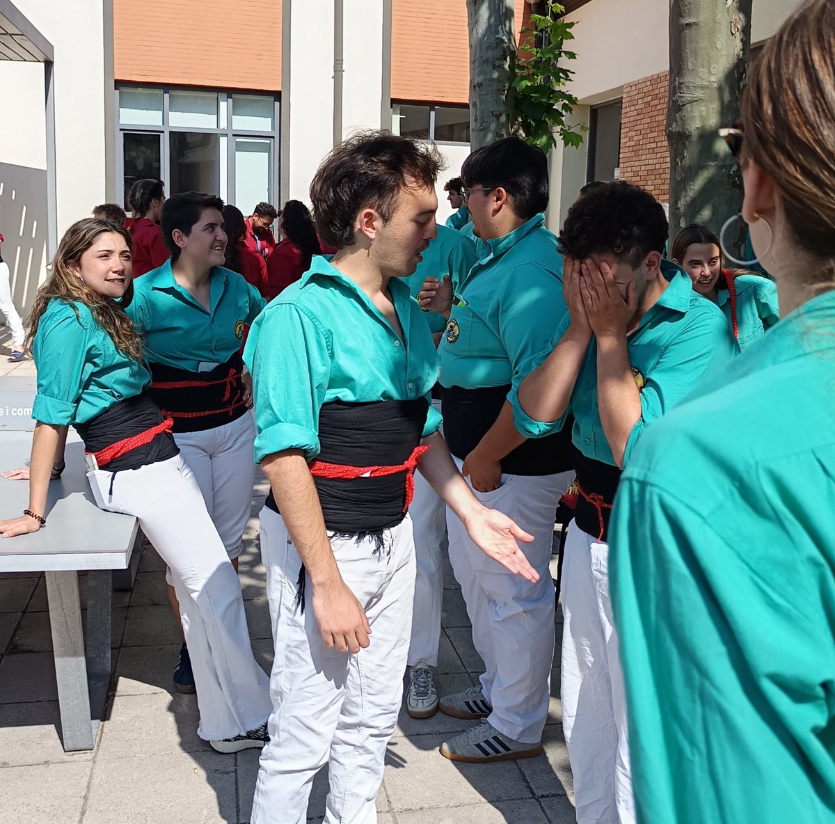 arreplegats's tweet photo. Ja som a plaça per donar inici a la Diada d'@EmboiratsUvic!

#castells https://t.co/PdGEsDpqGp