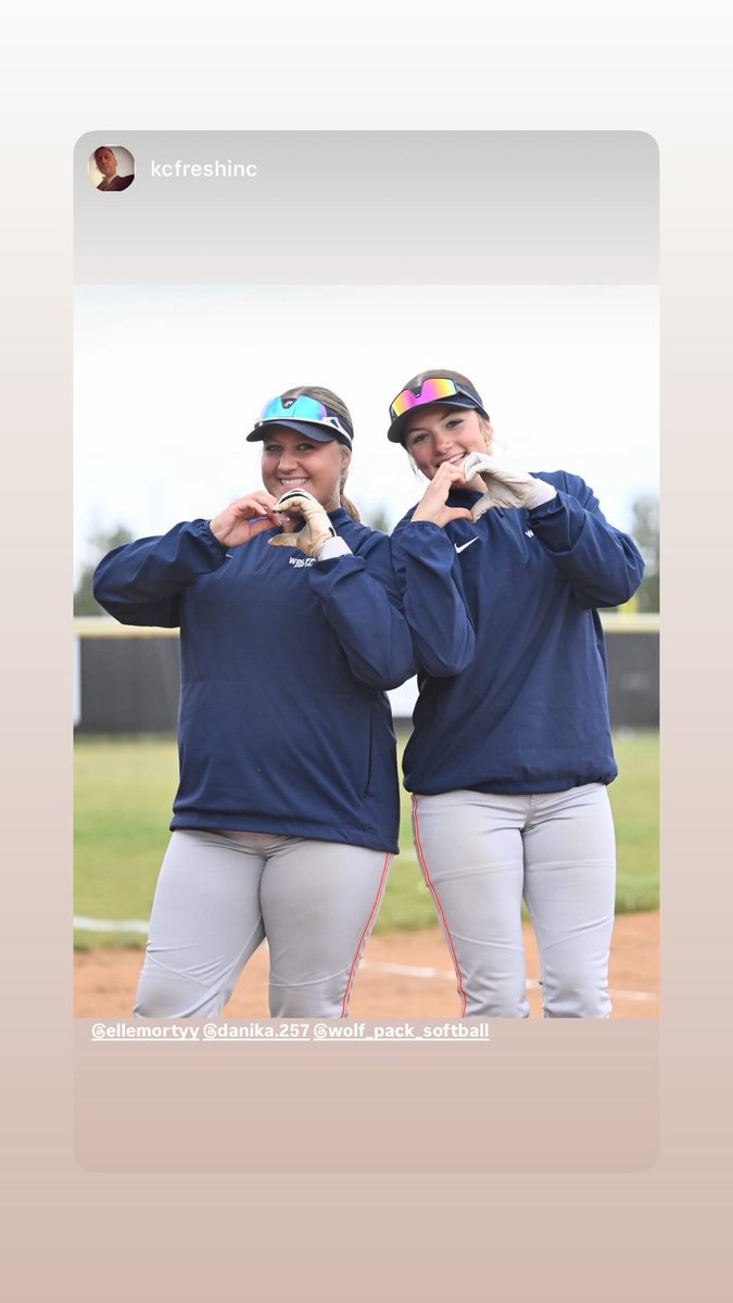 ElleM2028's tweet photo. Semifinals here we come!! So proud of my team @ Caldera💪 Love these people fr, our future is bright! Courtesy of @KCFreshInc with the photos! 
#stateplayoffs #softball https://t.co/mqwujiT26F