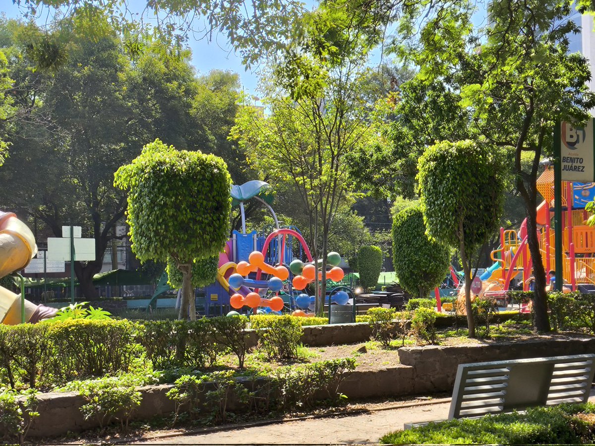 zarateaz1's tweet photo. ¿Arreglar juegos infantiles en vacaciones escolares?
Es lo que se le ocurrió a la alcaldía @BJAlcaldia .
También en el parque Esparza Oteo ya suman meses sin funcionar la cancha de futbol ni las canchas de básquet. 
@LuisMendozaBJ 
@Seg_NapolesDF 
@lacolnapoles https://t.co/K9ztwqKZDf