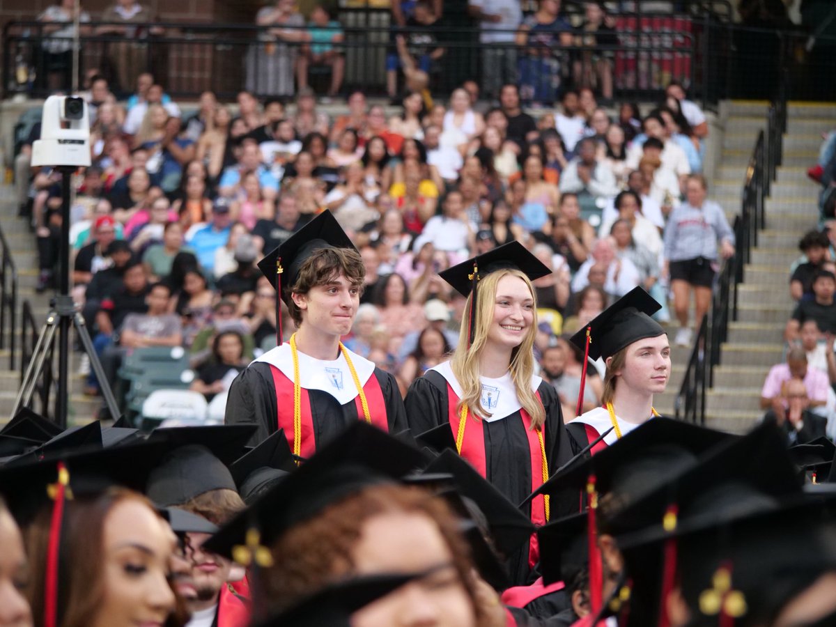 McCaskeyHS's tweet photo. 𝗚𝗥𝗔𝗗 𝗙𝗟𝗜𝗖𝗦 𝗣𝗧. 𝟭 🌪️🎓📸

#McCaskeyProud

📸 Credit: WMCC's Eylis Vera-Gomez https://t.co/Gmat7U3V1H