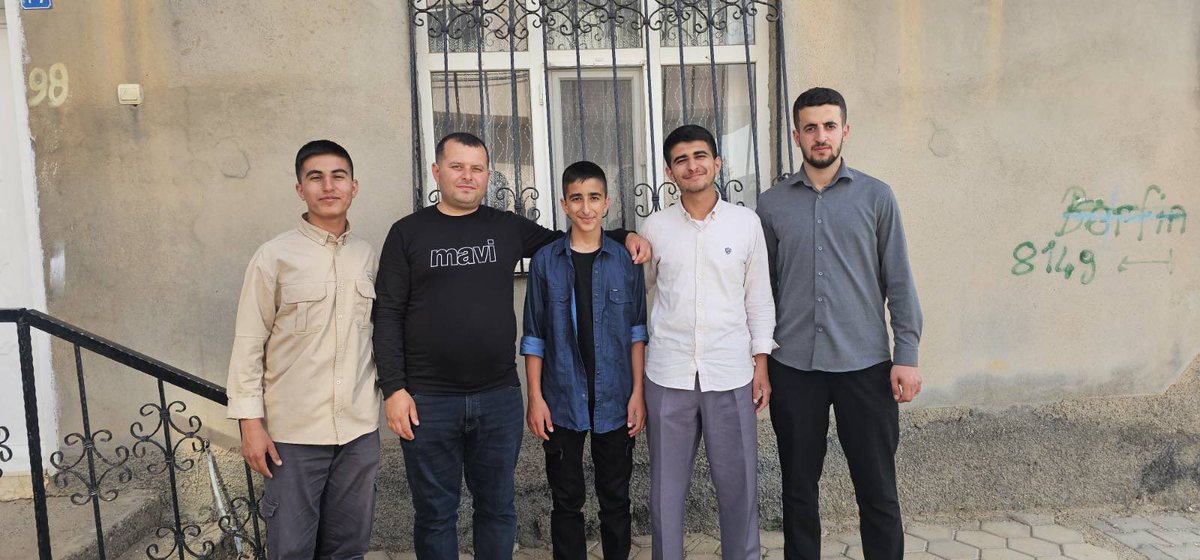 Ktepe_HurGenclk's tweet photo. Hür Gençlik Kızıltepe olarak; Bayram ziyaretleri kapsamında genç kardeşlerimizi ziyaret ettik. https://t.co/hlZGMrYMGR