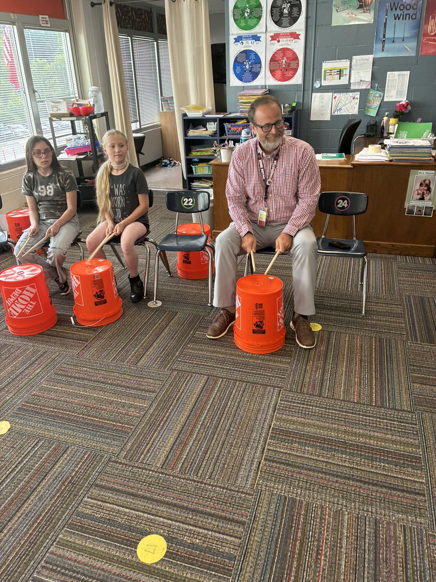 WBESbears's tweet photo. Our 4th grade students learning to keep the beat! Our principals go in on the fun too! https://t.co/1YzspuCEMX