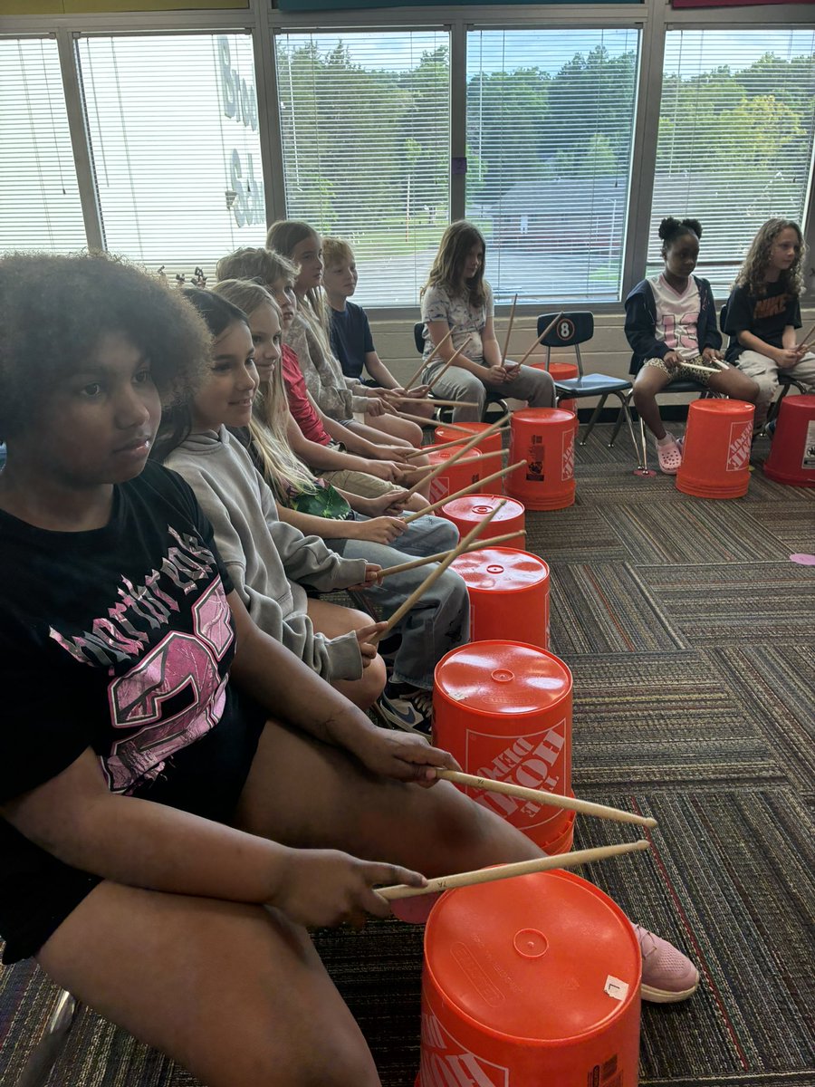 WBESbears's tweet photo. Our 4th grade students learning to keep the beat! Our principals go in on the fun too! https://t.co/1YzspuCEMX