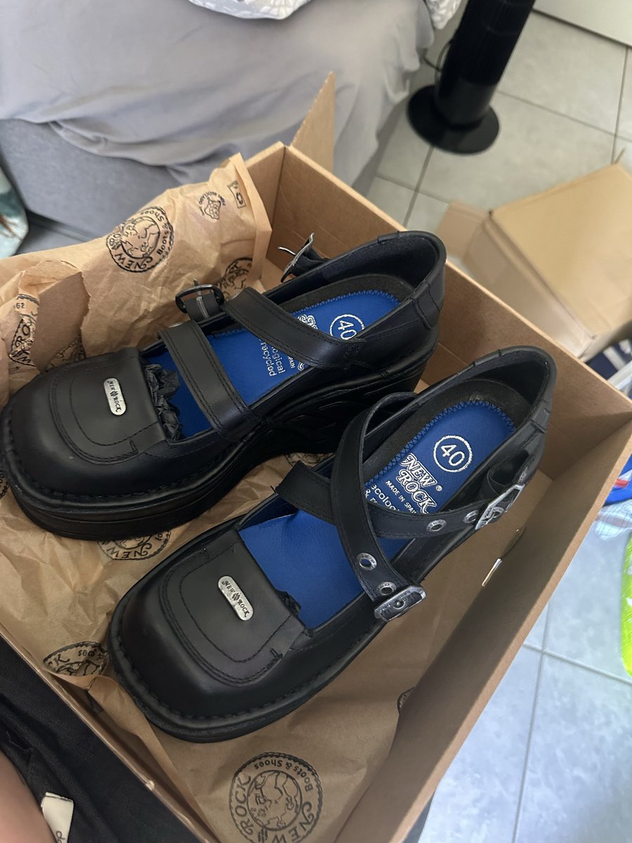 deesse_nore's tweet photo. On pourra jouer avec mes MAGNIFIQUES nouvelles plateformes 🤫🤫 https://t.co/5jBUAaZs7W