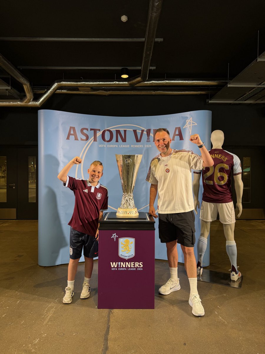 rossy_82's tweet photo. UTV @AVFCOfficial https://t.co/E6O9U4fchr