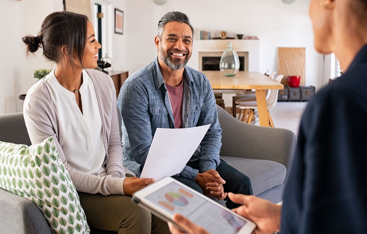 RitterIM's tweet photo. Scammers rely on confusion. 😵‍💫 

Your clients rely on you. 🤝 

Watch out for these red flags and use these tips to keep your clients informed about evolving insurance fraud. 🚩🧑‍💼 

https://t.co/rl3l19nLGe https://t.co/WEX8r6NBCR