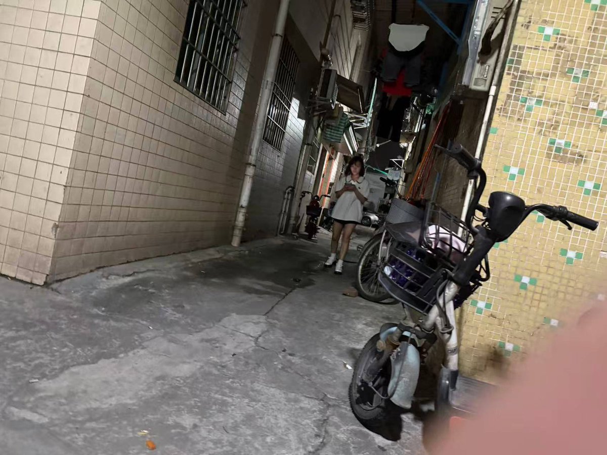 BYi312's tweet photo. #长沙 #扫街雨花区 车站南路(中洲能源铁路石化至万顺南杂店段)，下午5~12点，边上居民楼区透明玻璃门半遮掩，价位150~200。 https://t.co/QEhozOCrP5