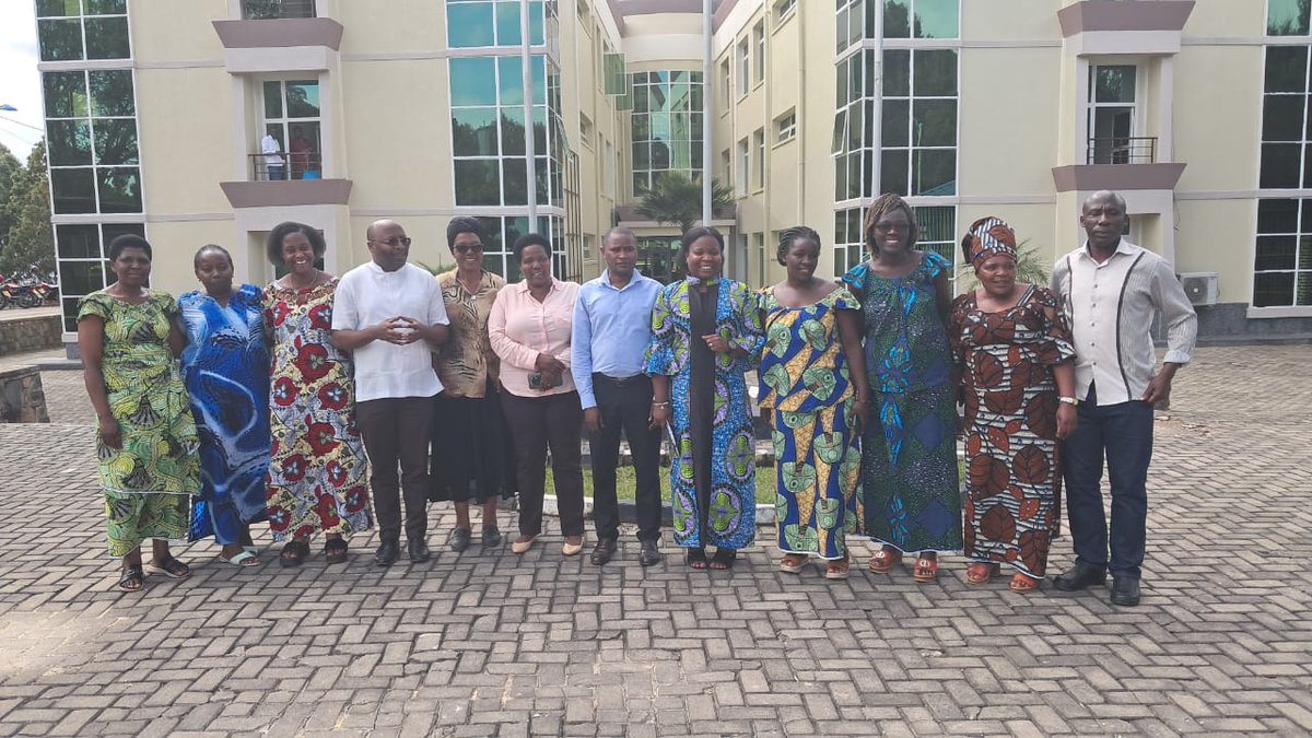 CRutsiro's tweet photo. Mutimawurugo @RutsiroDistrict twakiriye itsinda ry'abagize Inama y'Igihugu y'Abagore @RwandaWest riyobowe n'Umuhuzabikorwa wa @cnfwest96851 Madamu Bagirinka Vestine aho barebaga ishirwa mu bikorwa ry'Imihigo ya Mutimawurugo 2025-2026 @RwandaWomen @RwandaGender https://t.co/zPkETt2efH