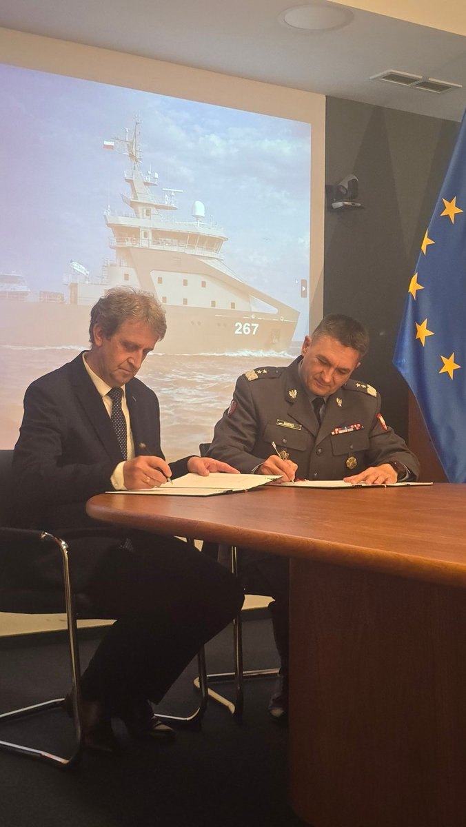 AgencjaUzbr's tweet photo. Teraz jesteśmy w #Gdańsk, w #RemontowaShipbuilding, gdzie Szef Agencji Uzbrojenia podpisał umowę na dostawę dwóch okrętów #Hydrograf dla @MarWojRP.
Umowa będzie finansowana ze środków Unii Europejskiej – #SAFE.
Szczegóły: https://t.co/Z9MFD146uh https://t.co/z1zsZKc1mg