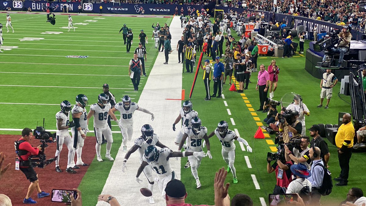 _slvter's tweet photo. @6Eaglesdiva Right there with you, got this pic at that same game https://t.co/fAZJuhlvPr