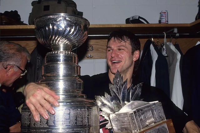 BHolmes_Hockey's tweet photo. RIP Claude, always loved here in NJ https://t.co/hP1ob3XJxW