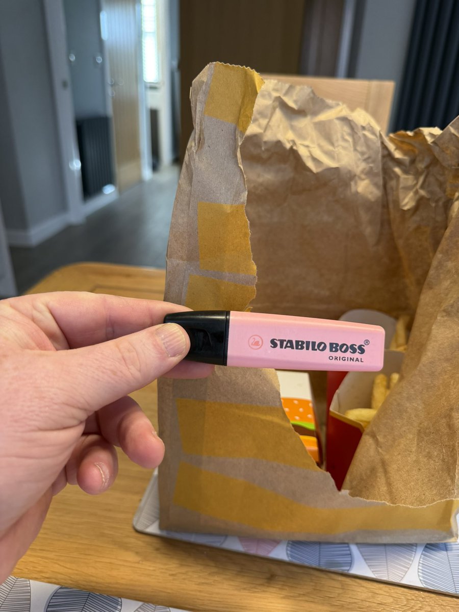 4wrdtherapy's tweet photo. @McDonaldsUK Just been to the drive through in Runcorn and found this highlighter in our food. No idea where the highlighter has been so food goes straight in the bin! https://t.co/z3sZcRKWwx